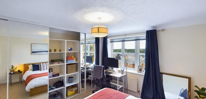 Modern Double Room Available in 2-Bedroom Flat