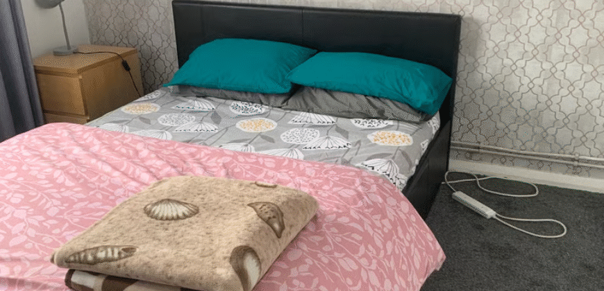 En-Suite Room is available for Rent in a 3-bedroom Flat – Lancaster Court, Darlan Road, London, SW6 5TH