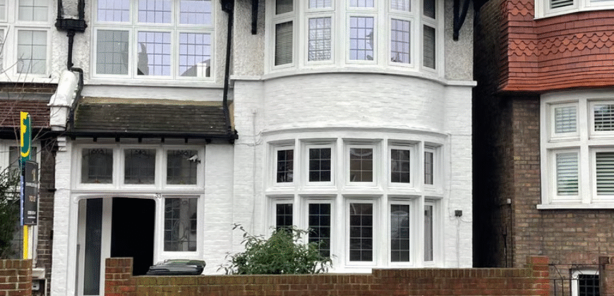 6-Bedroom House to Let in SE13 5AX – Ideal for Families