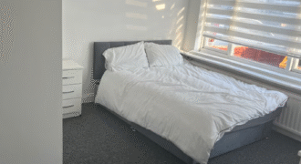 En-Suite Room is available for Rent in a 6-bedroom House – Richmond Avenue, Hillington, UB10 9BQ