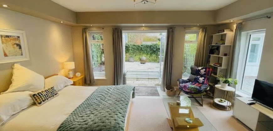 Beautiful Fully Furnished Flat Available – BS8 3UW