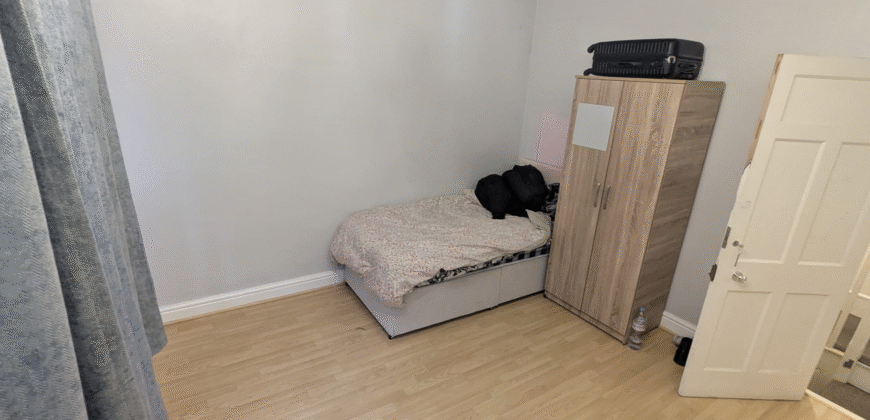 Double room is available for Rent in a 3-bedroom House – Boundary Road, Leicester, LE2 7PE