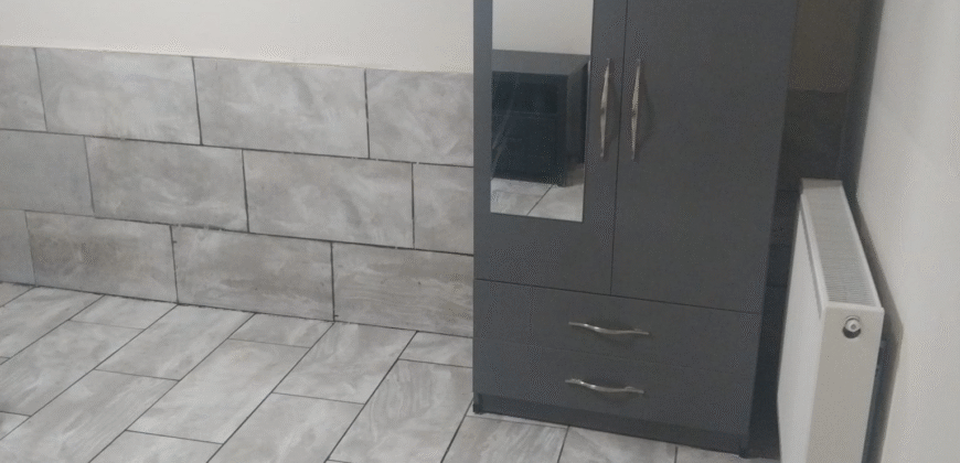 3-Bedroom Flat is available for Rent in Blackburn Road, Bolton, BL1 7AJ