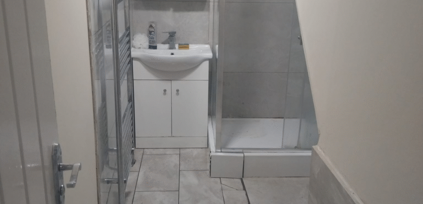3-Bedroom Flat is available for Rent in Blackburn Road, Bolton, BL1 7AJ