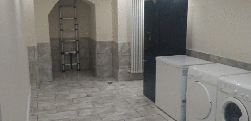3-Bedroom Flat is available for Rent in Blackburn Road, Bolton, BL1 7AJ