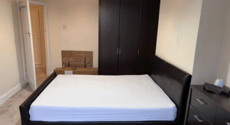 Fully Furnished Double Bedroom Available – Roding Lane South, Ilford (IG4 5PF)
