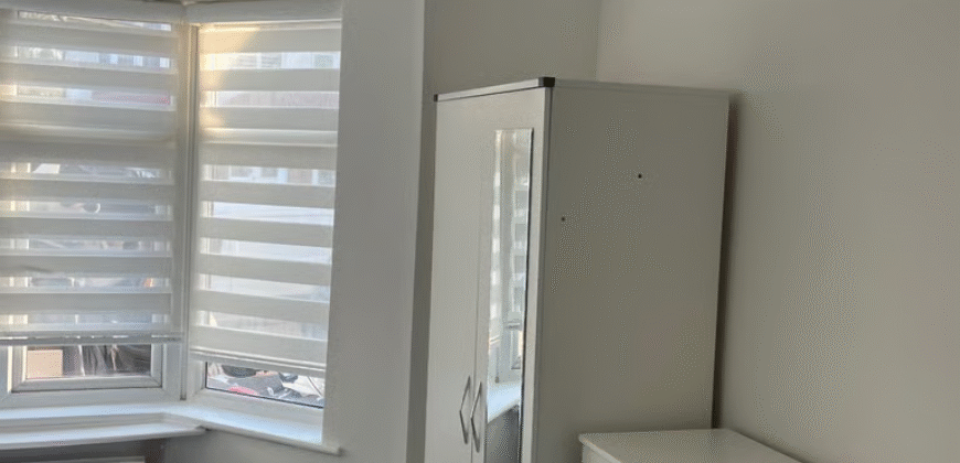 En-Suite Room is available for Rent in a 6-bedroom House – Richmond Avenue, Hillington, UB10 9BQ