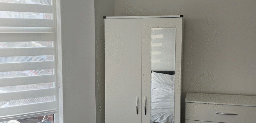 En-Suite Room is available for Rent in a 6-bedroom House – Richmond Avenue, Hillington, UB10 9BQ