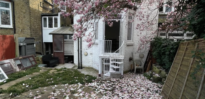 6-Bedroom House to Let in SE13 5AX – Ideal for Families