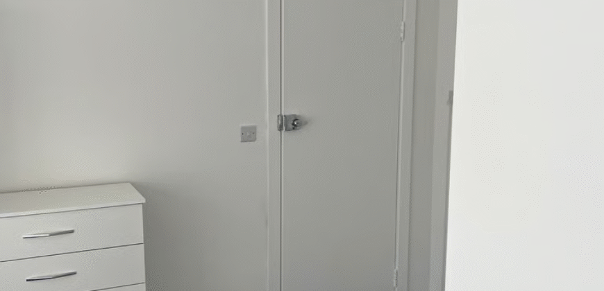 En-Suite Room is available for Rent in a 6-bedroom House – Richmond Avenue, Hillington, UB10 9BQ