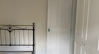 3-Bedroom Flat Available – SW4 0LY £3,500 per month