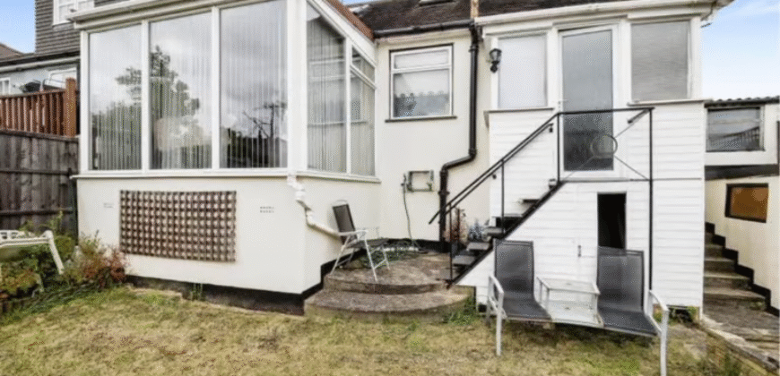 Spacious 2-Bedroom Bungalow for Rent – RM1 4TL – £2,200 PCM