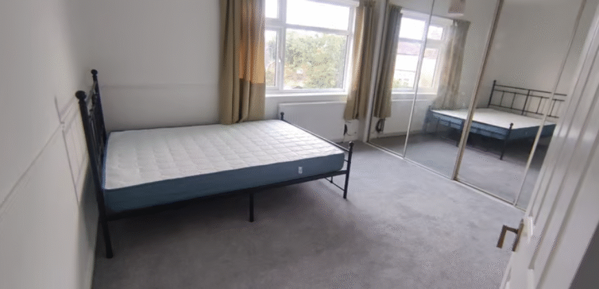 3-Bedroom Fully Furnished Home – IG6 2LW – £2,400 PCM
