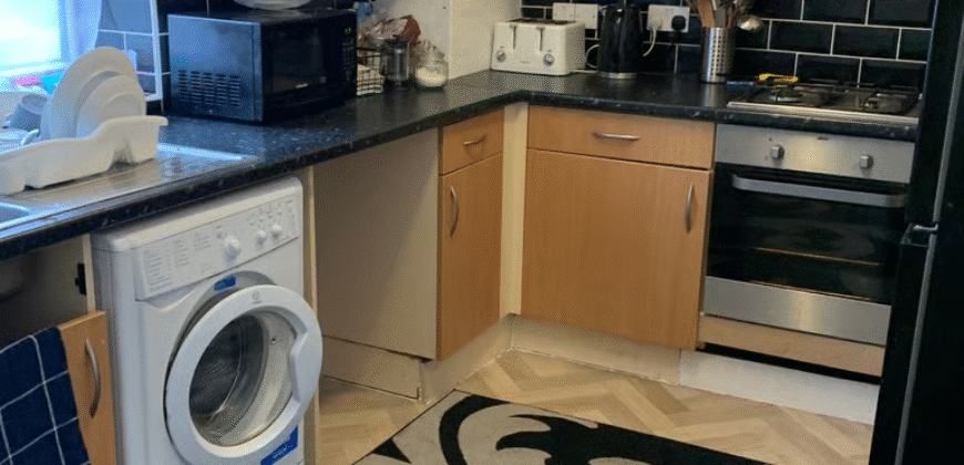 En-Suite Room is available for Rent in a 3-bedroom Flat – Lancaster Court, Darlan Road, London, SW6 5TH