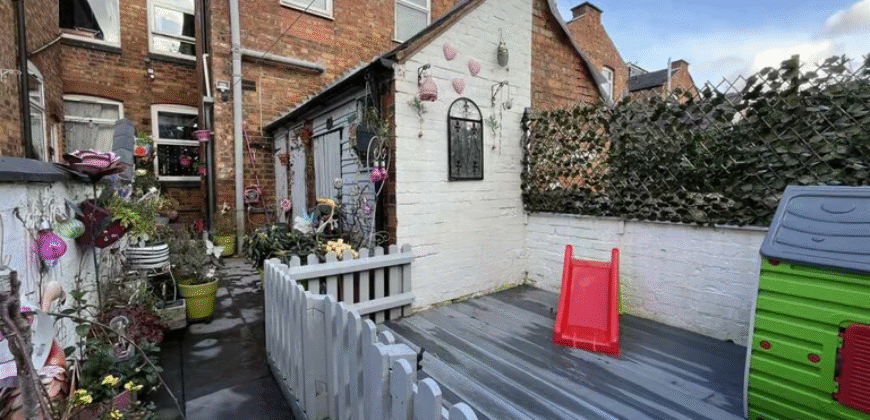 Double room is available for Rent in a 3-bedroom House – Boundary Road, Leicester, LE2 7PE