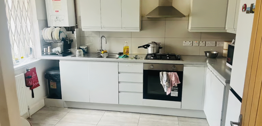 Double Room is available for Rent in a 3-bedroom House – Tentelow Lane, Southall, UB2 4LW