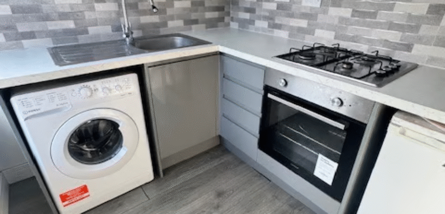 A Spacious 2-Bedroom Flat is available for Rent in – Rothesay Road, Luton, LU1 1QX