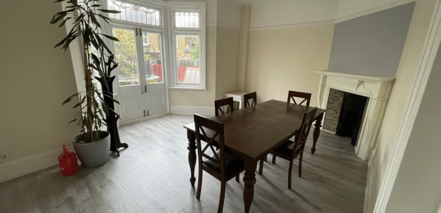 6-Bedroom House to Let in SE13 5AX – Ideal for Families