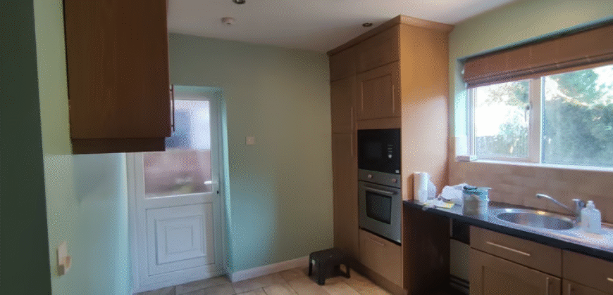 3-Bedroom Fully Furnished Home – IG6 2LW – £2,400 PCM