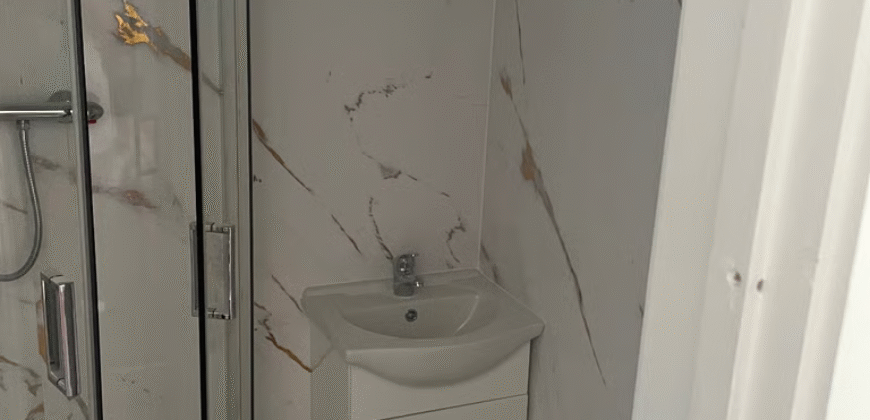 En-Suite Room is available for Rent in a 6-bedroom House – Richmond Avenue, Hillington, UB10 9BQ