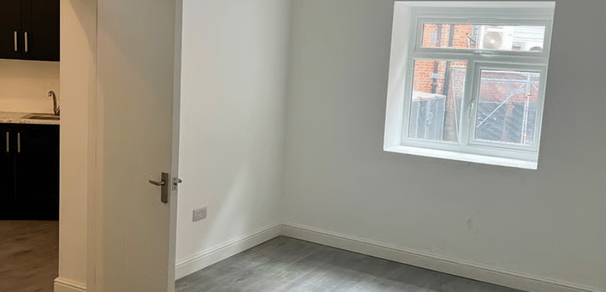 One-Bedroom Flat Available – HU1 3EF  £850 pcm