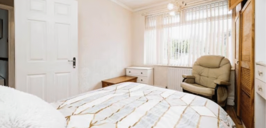 Spacious 2-Bedroom Bungalow for Rent – RM1 4TL – £2,200 PCM