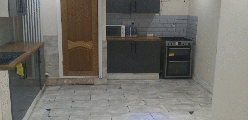 3-Bedroom Flat is available for Rent in Blackburn Road, Bolton, BL1 7AJ
