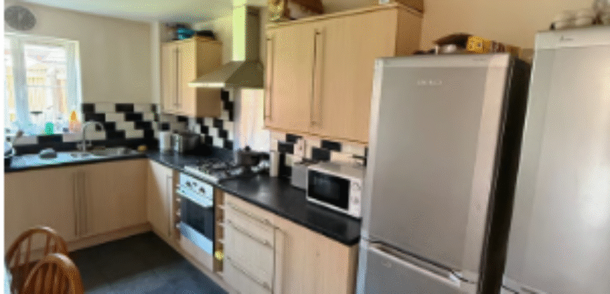 🛏 Double Room for Rent – SW20 0UE | £675 PCM (All Bills Included)