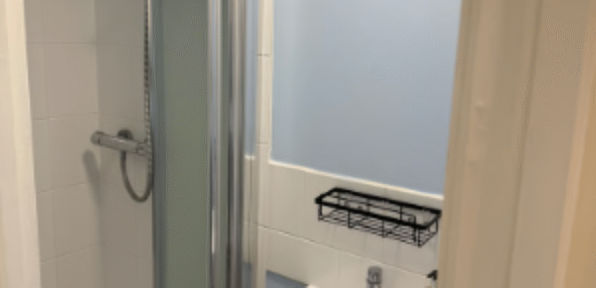 🛏 Double Room for Rent – SW20 0UE | £675 PCM (All Bills Included)