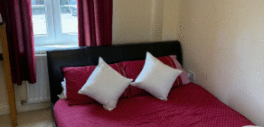 🛏 Double Room for Rent – SW20 0UE | £675 PCM (All Bills Included)