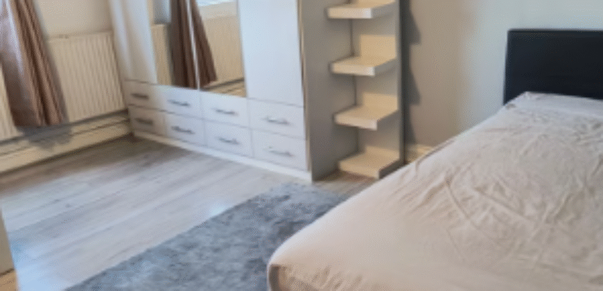 Ensuite Double Room for Rent – Aldborough Road South, Ilford IG3 8EZ