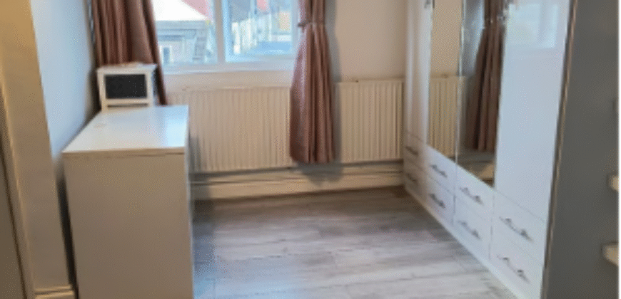 Ensuite Double Room for Rent – Aldborough Road South, Ilford IG3 8EZ