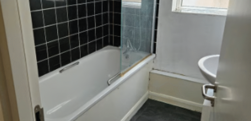 🏠 Double Room for Rent – TW5 9RJ – £750/month (Bills Included)