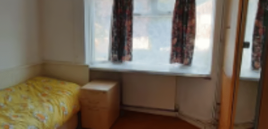 2 Double Rooms Available in a 6-Bedroom House – All Bills Included