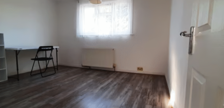2 Double Rooms Available in a 6-Bedroom House – All Bills Included