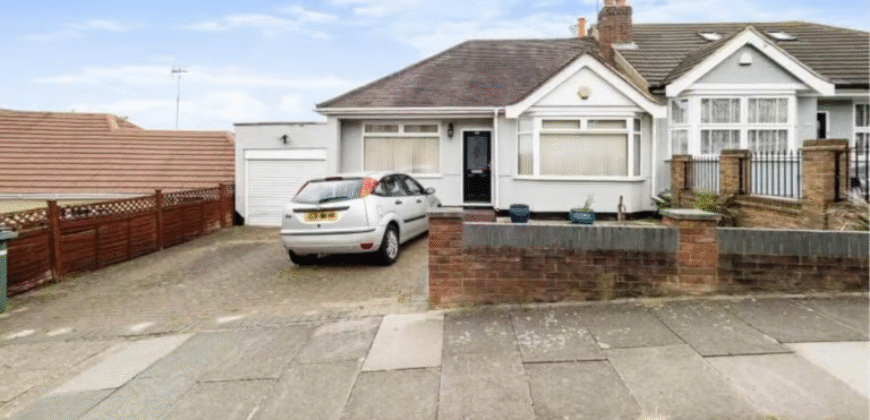 Spacious 2-Bedroom Bungalow for Rent – RM1 4TL – £2,200 PCM