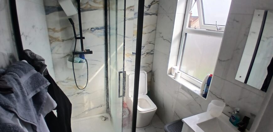 Ensuite Room to Rent – CR4 2ES £1,400 per month