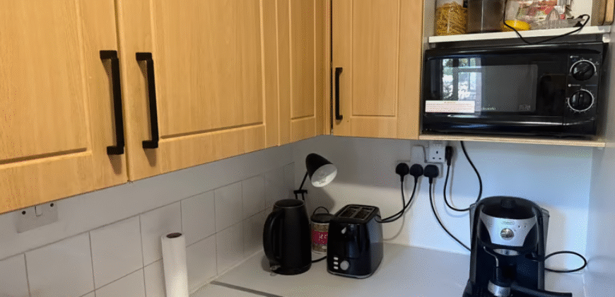 Double Room Available – N17 8HB £800 rent per month Double Room Available – N17 8HB £800 rent per month